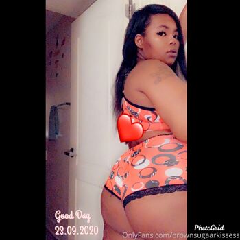 Thickass Brownskin / brownsugaarkissess nude photo #38
