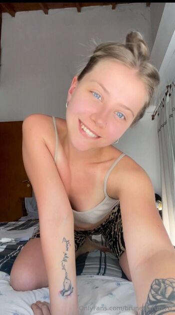 Rubí / brunetterubi70 nude photo #5