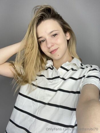 Rubí / brunetterubi70 nude photo #29