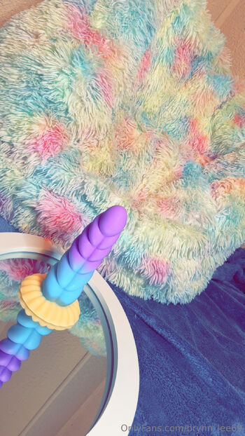 Brynn Le / brynn_lee69 nude photo #9