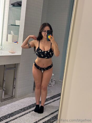 Le / btgefree nude photo #3