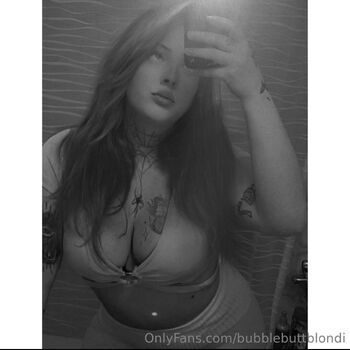 Blond / bubblebuttblondi nude photo #1