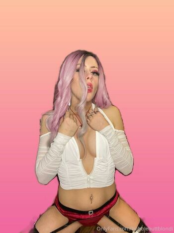 Blond / bubblebuttblondi nude photo #3