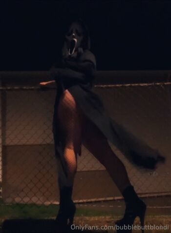 Blond / bubblebuttblondi nude photo #15