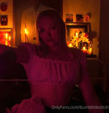 Evi / bumblittleditch nude photo #31