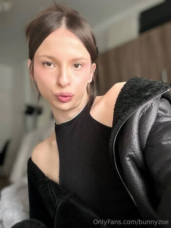 Zoe / bunnyzoe nude photo #3