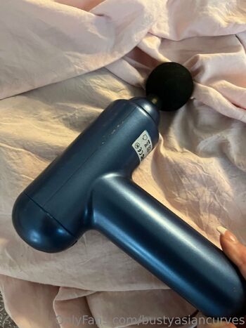 Busty Asia / bustyasiancurves nude photo #10