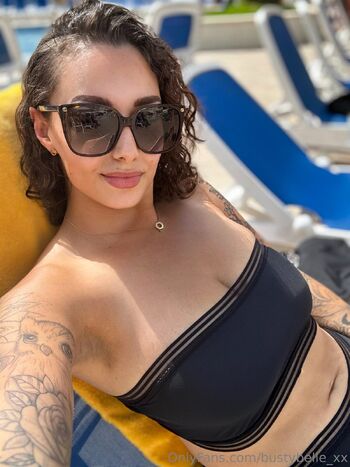 𝑩𝒓𝒊𝒕𝒊𝒔𝒉 𝒎𝒐𝒎 𝒘𝒊𝒕𝒉 𝒃𝒊𝒈 𝒕𝒊𝒕𝒔 / bustybelle_xx nude photo #16
