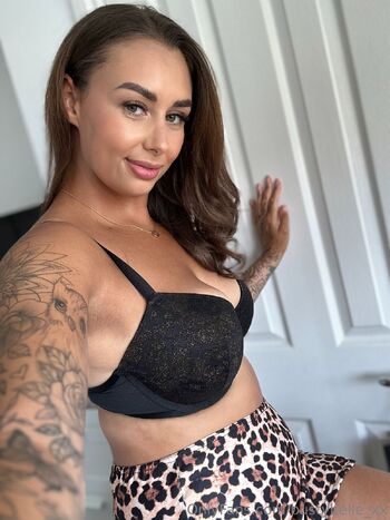 𝑩𝒓𝒊𝒕𝒊𝒔𝒉 𝒎𝒐𝒎 𝒘𝒊𝒕𝒉 𝒃𝒊𝒈 𝒕𝒊𝒕𝒔 / bustybelle_xx nude photo #40