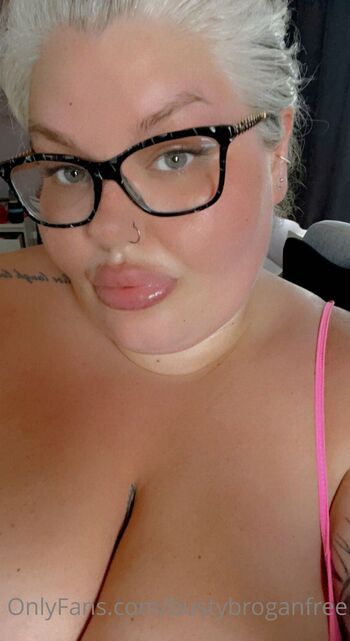 Bustybroganfre / bustybroganfree nude photo #2