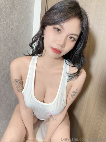 Emm / bustyem nude photo #38