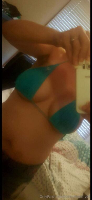 Jenna sky / bustymummy69 nude photo #2