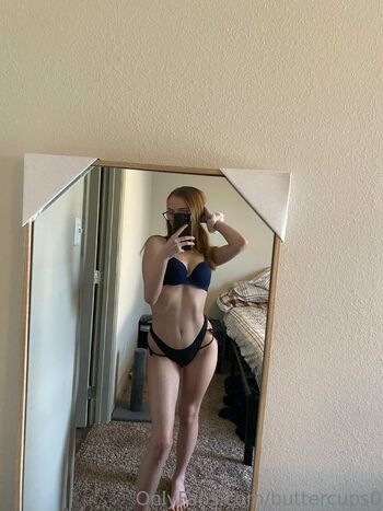 Wet We / buttercups0 nude photo #1