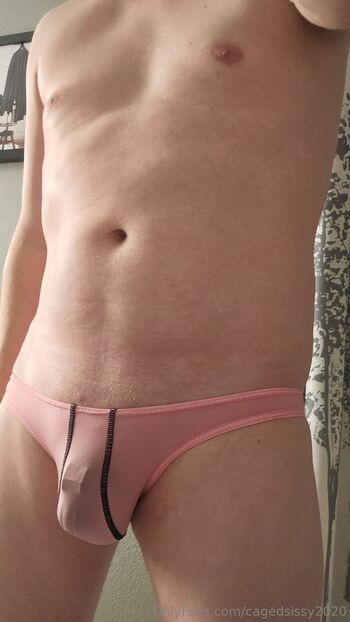 Cagedsissy202 / cagedsissy2020 nude photo #11