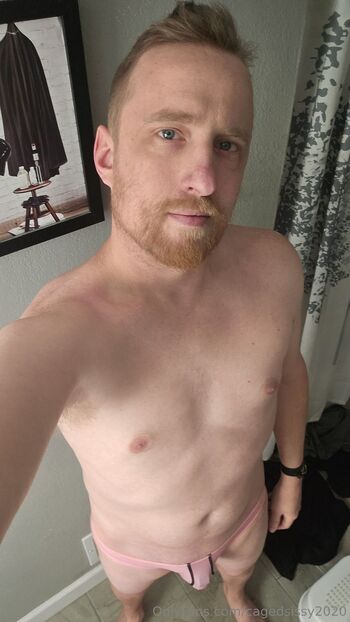 Cagedsissy202 / cagedsissy2020 nude photo #13