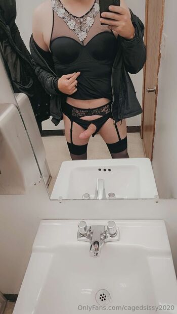 Cagedsissy202 / cagedsissy2020 nude photo #21