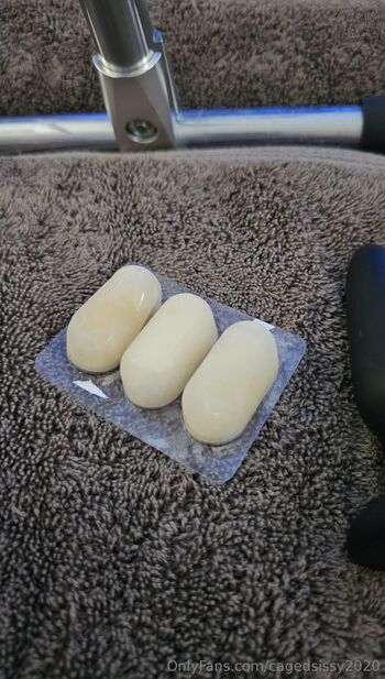 Cagedsissy202 / cagedsissy2020 nude photo #31