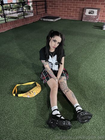 Camille 66 / camile_666 nude photo #17