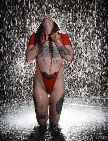 Cannablisskittie8 / cannablisskitten nude photo #13