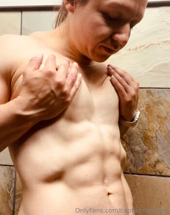 Lin / captainflexalina nude photo #6