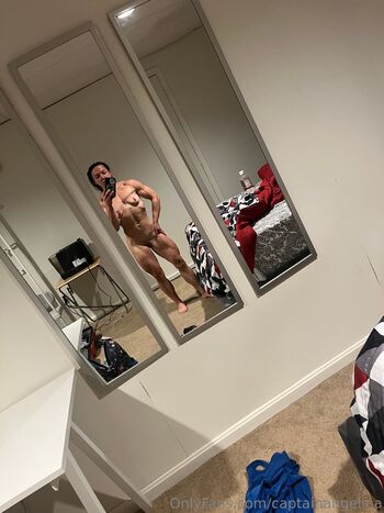 Lin / captainflexalina nude photo #37