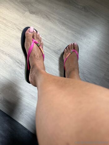 Puja FeeT ONL / caramelprofessor nude photo #2