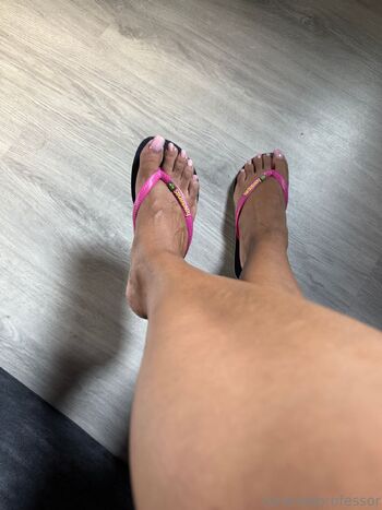 Puja FeeT ONL / caramelprofessor nude photo #3