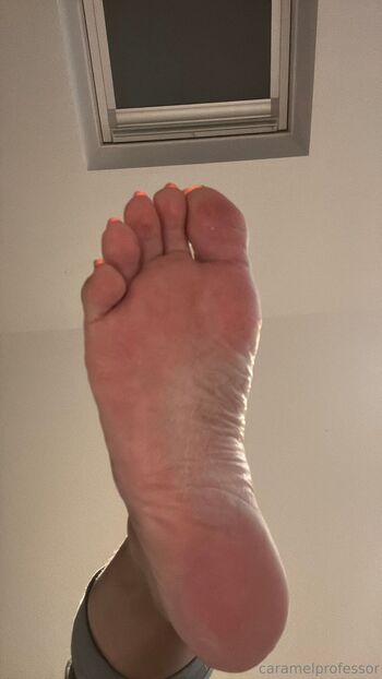 Puja FeeT ONL / caramelprofessor nude photo #8