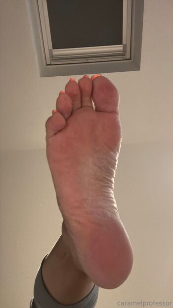 Puja FeeT ONL / caramelprofessor nude photo #10