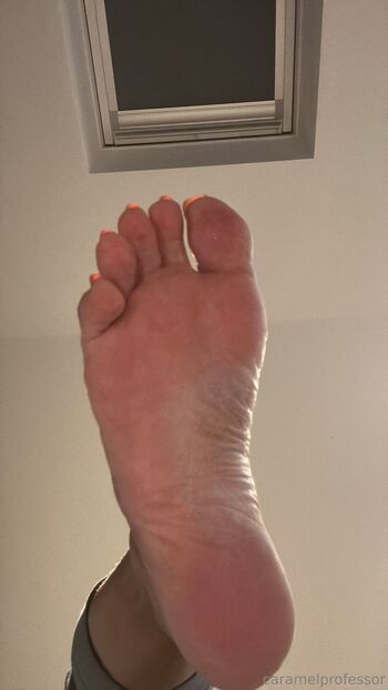 Puja FeeT ONL / caramelprofessor nude photo #11