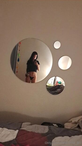 Ariel / carlita_95 nude photo #5