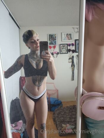 Carni / carnievgfree nude photo #5