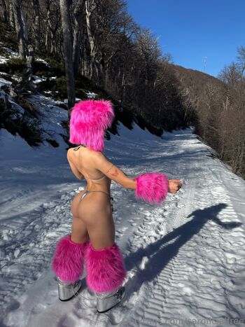 Car Fre / caroficialfree nude photo #2