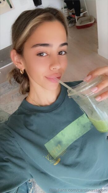 Caro / carolinasamani nude photo #4