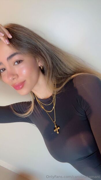 Caro / carolinasamani nude photo #13