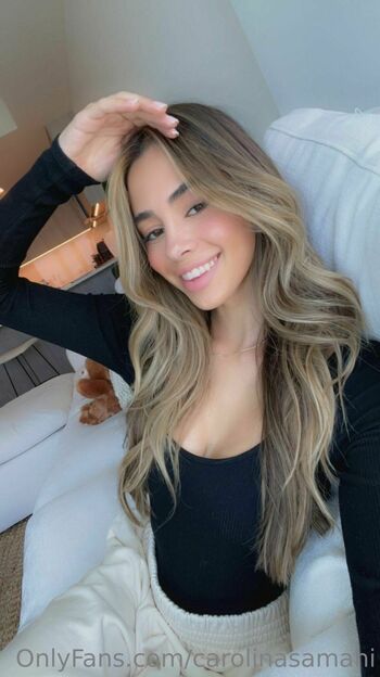 Caro / carolinasamani nude photo #17