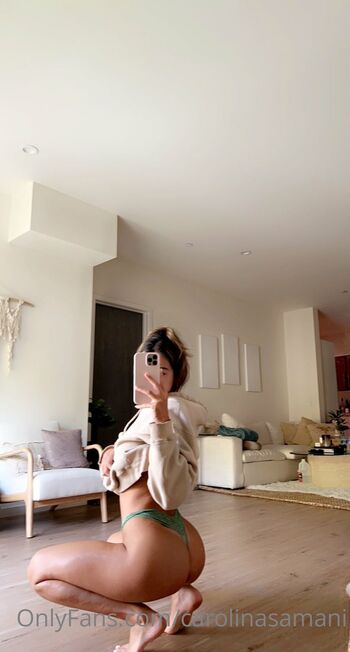 Caro / carolinasamani nude photo #22