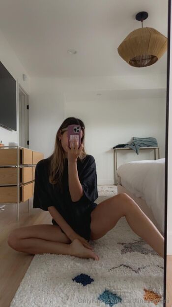 Caro / carolinasamani nude photo #25