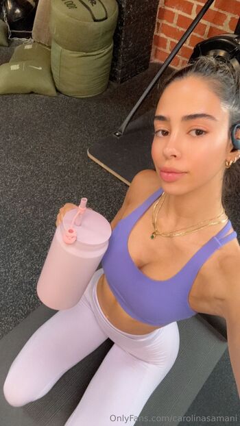 Caro / carolinasamani nude photo #27
