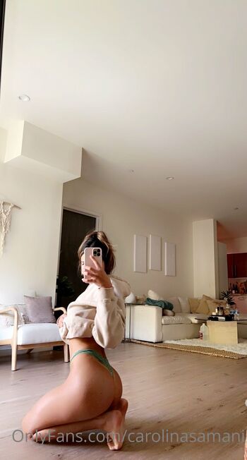 Caro / carolinasamani nude photo #30