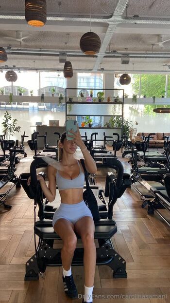 Caro / carolinasamani nude photo #43