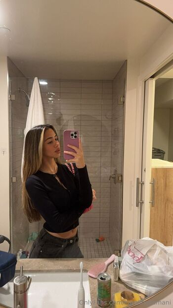 Caro / carolinasamani nude photo #75