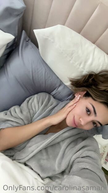 Caro / carolinasamani nude photo #78