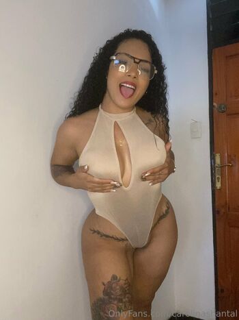 OnlyFans / carolinasarah nude photo #7