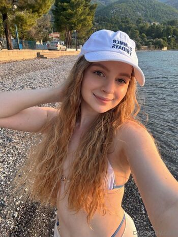 Casey / caseyshy nude photo #14