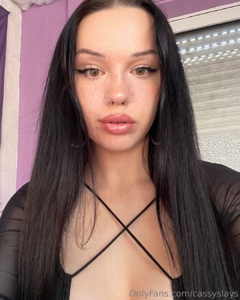 cass / cassyslays nude photo #2