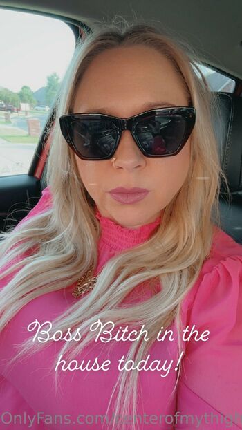 Elizabeth Cente / centerofmythighs nude photo #3