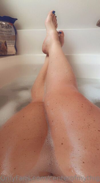 Elizabeth Cente / centerofmythighs nude photo #14