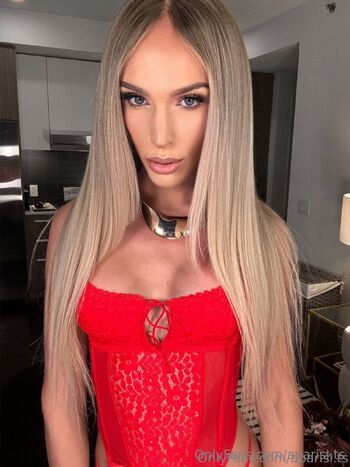 Athena Gorgeous TS gir / chaoticbarbieee nude photo #2