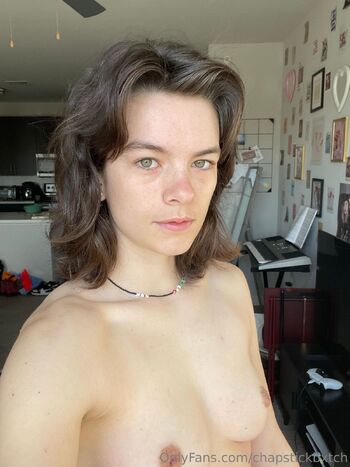 chapstickbxtch nude photo #7